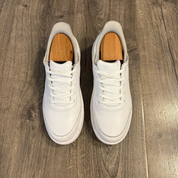 Sleek White Women's Sneakers - Picture 2 of 13